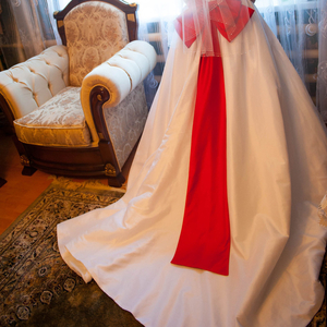 Эксклюзивное свадебное платье США со шлейфом